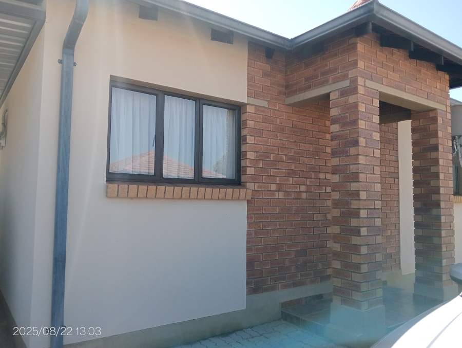 To Let 2 Bedroom Property for Rent in Waterval East North West